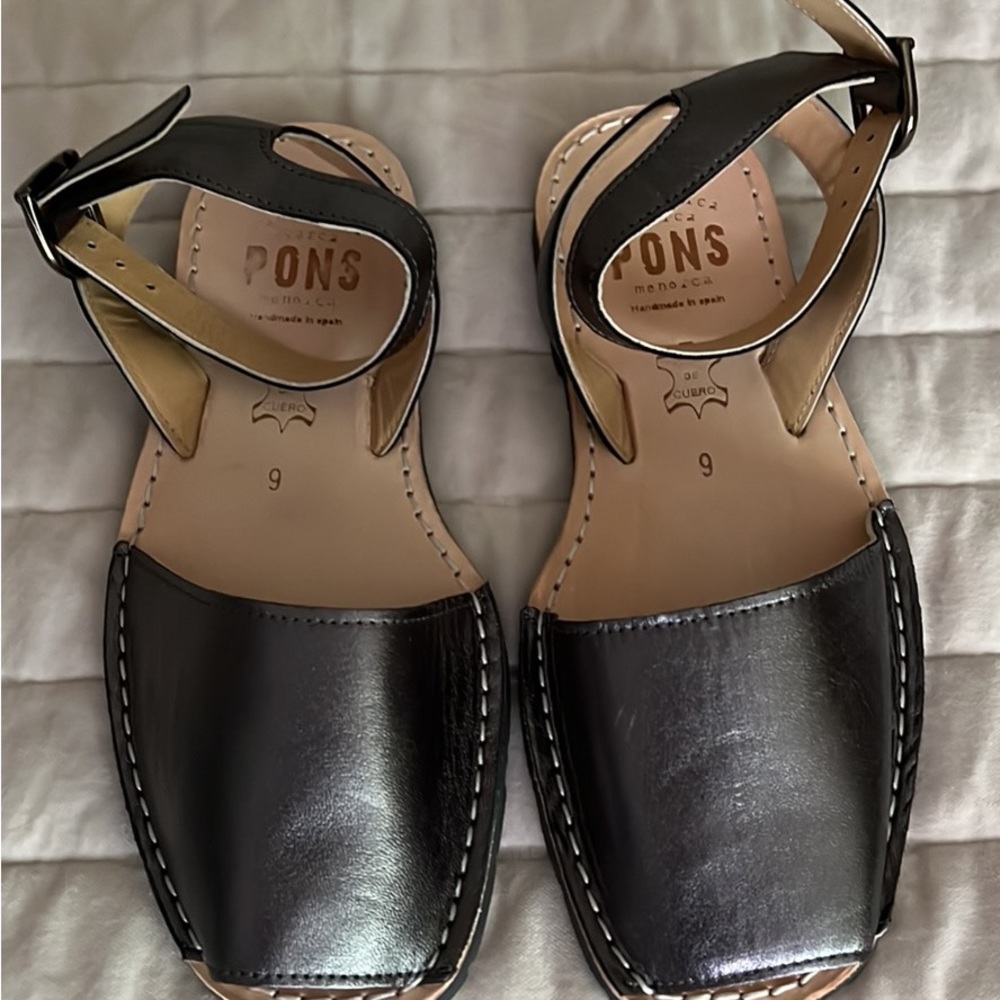 NEW IN BOX! Size 9 PONS Avarca shoes in pewter.